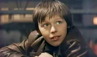 Это конченный подонок, деградант и алкаш. Таких йеху следует придавать забвению.