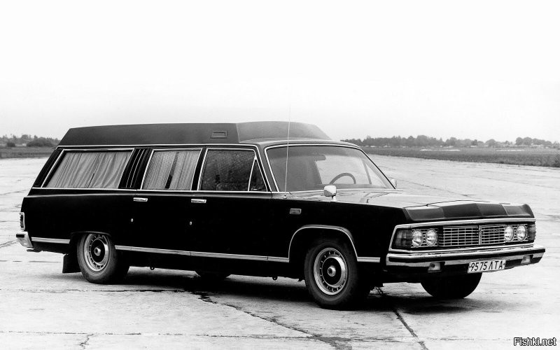 Модификация ГАЗ-14 "Чайка" с кузовом универсал и медицинским оборудованием