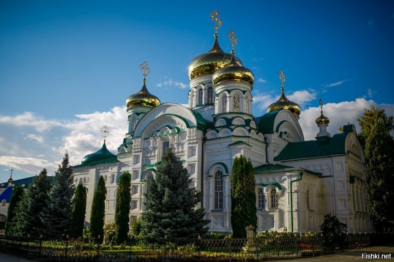 Раифский Богородицкий мужской монастырь считается одной из первых православных построек во времена Казанского Ханства. Основана отшельником Филаретом ещё в XVII веке, которого почитали местные православные жители