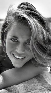 Афффтор, проверяйте то, что Вы размещаете. Фото которое вы разместили и подписали как Мишель Мерсье....фактически является Джейн Фонда (Jane Fonda)