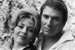 А вот и фото М.Марсье и Р.Оссейн (Жоффрей де Пейрак и Анжелика)