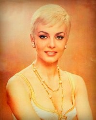 А вот и Мишель Мерсье.... несравненная Анжелика.