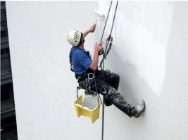 Баллончик в руки и вперёд:  каллиграфирует.