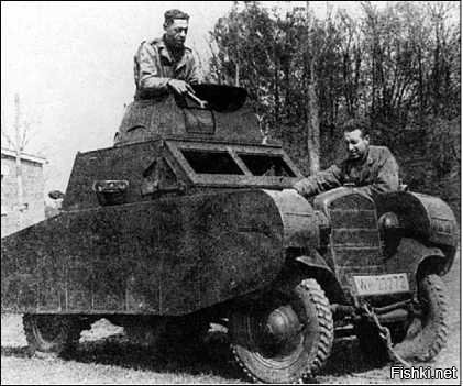Дойчи до прихода к власти нацистов были вынуждены использовать эрзац. Ходовые макеты танков широко использовались на маневрах Рейхсвера и Вермахта в конце 1920-х и начале 1930-х годов. 

Макет танка в разобранном виде. 



Макет танка в собранном виде. 



Да и Pz.Kpfw.I был далеко не гигантом.

Легкие танки Pz.I Ausf.A во время одного из парадов, часто проводившихся в Германии в 1930-е годы.