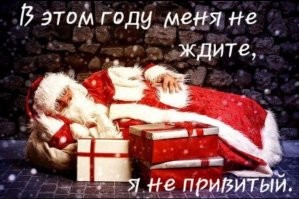 В итальянской Парме протестующие прошли колонной с портретами умерших после вакцинации