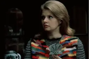 Ирина Муравьёва в роли Сюзанны в фильме "Чисто английское убийство" и Алла Будницкая, которая её озвучивала.