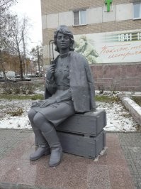 "Сестричка" г.Челябинск.  Наверное это лучший из памятников военным медсестрам и санитарам.