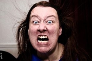 Завидуй достойно, а не как деревенская хабалка в нестираных панталонах!