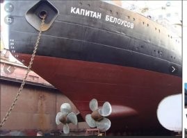 иногда ставят). как и сзади на самолёте