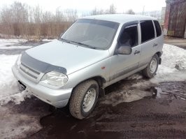 Я на АТ-шке езжу, пока зима не устаканится. А это может длиться в течении месяца: То морозы со снегом, то дождь и голый асфальт.
Во всех ситуациях на 5+, кроме голого льда. Включив голову, можно и всю зиму проездить, а если в какой-нибудь деревне, то однозначно всю зиму.
Пару лет назад были проблемы со здоровьем, так не то, чтобы самому колёса поменять, так даже загрузить в машину было проблемой. Потому до середины января ездил на них. А приходилось мотаться по трассе в соседний город в больницу.
Ничего, никаких проблем.