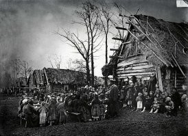 просто и без комментариев, так, из параллельной вселенной.
я сам из деревни, эти халупы просто дворцы по сравнению с теми в которых жили односельчане старики... если нужно то с интернета еще надергаю. если нужны живые, тоже сделаю, в этом к сожалению проблем нет((