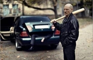 Известных влиятельных женщин "избили" ради социальной рекламы