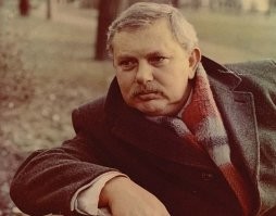 Во время съёмок фильма «Они сражались за Родину» в 1974 году внезапно умер Василий Шукшин. Уже на следующий день после гибели Василия Макаровича, Бондарчук дал команду всем своим ассистентам срочно искать внешне похожего артиста. Было отснято более 90% сцен с персонажем Шукшина, поэтому о замене актёра речи вообще не было. Предстояло еще снять несколько эпизодов. Актёр Юрий Соловьев подошёл по всем параметрам – рост, телосложение и даже овал лица с выступающими скулами и бровями, что было важно при съемках сзади или под углом со спины. Пришлось изменить все сцены с крупными планами солдата Лопахина, а некоторые эпизоды вообще убрать. Другие сцены, где нельзя было без этого обойтись, снимали в полумраке с правильной постановкой света, чтобы скрыть черты лица персонажа. Многие сцены диалогов построили так, что Лопахин разговаривает с собеседниками, повернувшись к ним спиной или сбоку. В целом Бондарчуку удалось снять почти все сцены, которые он задумывал. Озвучкой персонажа занимался мастер дубляжа Игорь Ефимов, который мастерски передал не только голос Василия Макаровича, но и его интонации. Зрители даже в мелочах нигде подмены не заметили. В титрах фильма был указан только Василий Шукшин. Юрия Соловьева это абсолютно не смущало, он очень гордился этой необычной киноработой.