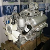 Забавно, что ярославский движок ЯМЗ-238 выпускают в современных модификациях и сейчас. Весьма ремонтопригодный и недорогой. Есть модификации на 450 л. с. и с удовлетворением норм Евро-5. Поставляются в разные страны благодаря соотношению стоимость/качество. Ставят на кучу тяжёлой техники.