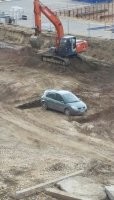 Песдец! Непоправимо! Придется новую гитару покупать.

И кому этот мудак на экскаваторе сделал хуже? Типа он мешал, а теперь перестал мешать?