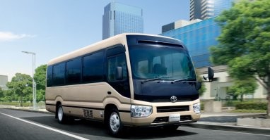 компания Toyota впручила ему приз 100"000USD новый Coaster!!!