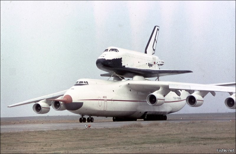 38 лет назад впepвые поднялся в воздух Ан-124 "Руслан" - на тот мoмент caмый ...
