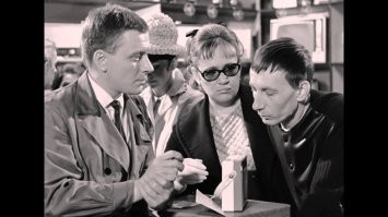 Как в мультике про попугая Кешу показали жизнь советского «мажора»