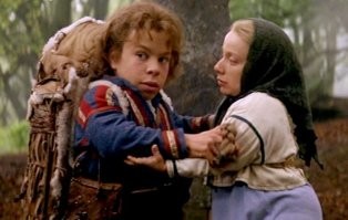 Старый добрый Виллоу аж 1988 года, меня тогда в армию забрали
А посмотрел я совершенно случайно в 90-х, кто то кассету вернул свою вместо утерянной моей, уж не помню с каким фильмом и был сильно удивлен, что ТАКОЙ замечательный фильм нигде не упоминается, не рекламировался и не показывался по российском ТВ. Мы его и с женой вдвоем смотрели, сын тогда еще не родился, потом и с сынишкой...