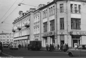 неужели я такой старый я родил в 1982 году...посмотрел свое детские фотки ,точно качество фоток такое же))))