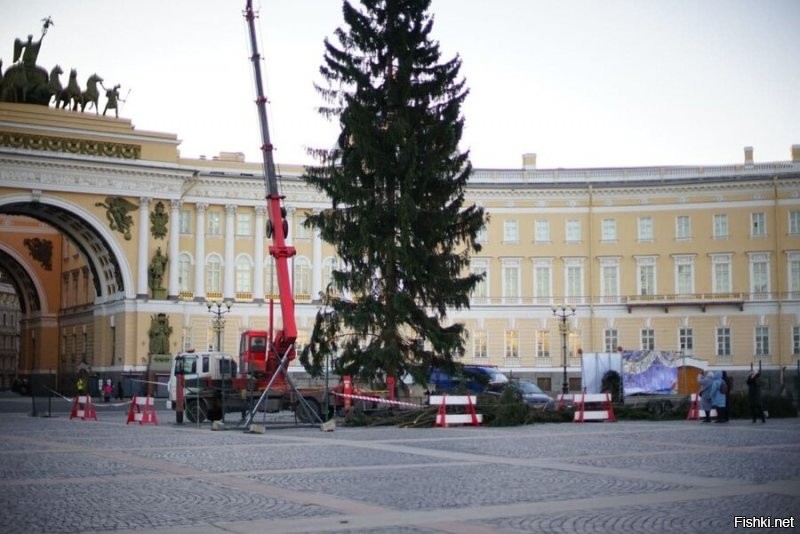 Главная ёлка в Питере за 13.000.000 рублей!
:))))))
Это другое, это надо понимать! :)))))