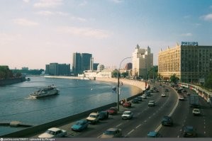 А мне эти две понравились, и не высотками: пешеходная часть набережной стала шире, нет на ней запаркованных машин, а есть деревья и лавочки. Лучше, гораздо лучше.