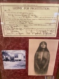 А чего замазали-то? Это ж история!