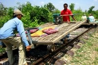 В Камбодже изобрели дрезину?