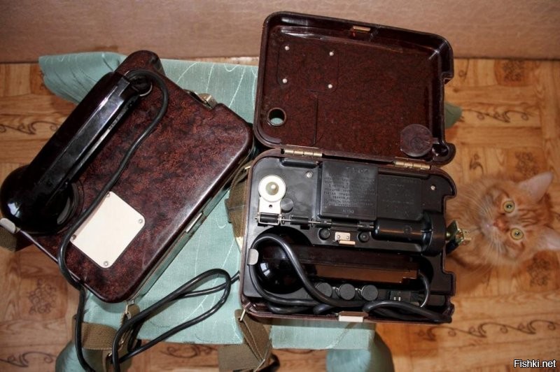 вот настоящий кошерный ТА-57
слева-сверху пипка, которую как раз нужно жмакать для набора номера