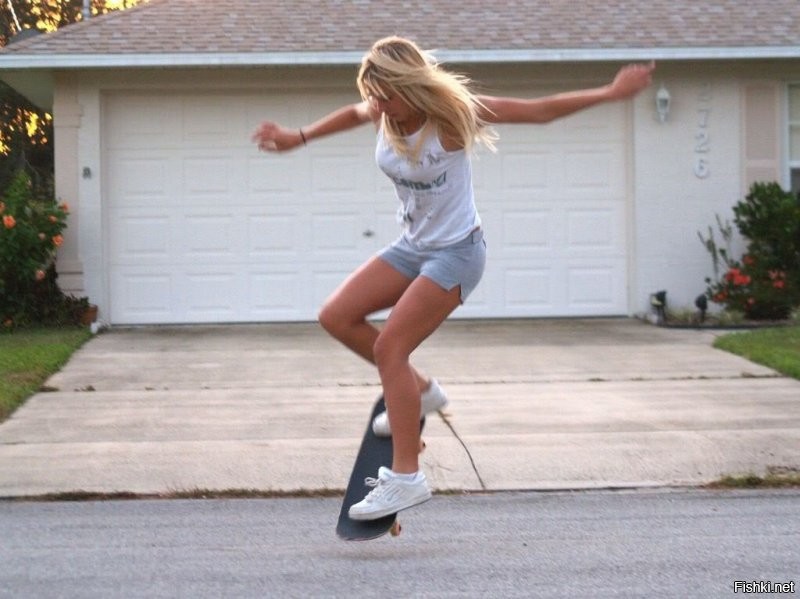 Сия фотография обрезана, перевернута, грубо отфотожопена и черно-беля при наличии цветного оригинала. А вот и исходная фотография.