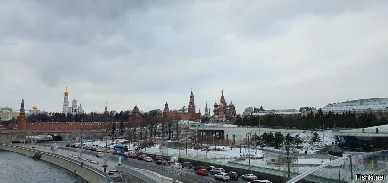 Фсё вы врёти!  У вас серая питерская срань творится. 
Шутю. Красивый город, сильный,  энергичный. Не знаю, как в нём жить, а туриком заехать - восторг.