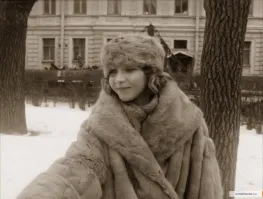 Самое интересное:
- хорошо быть независимым, когда на "верху большая лохматая лапа".
 - если ты не в "элите", то просто - быдло.
 А как выглядит Зина Бунина? Судя по её одежде в то время, она не ангел... но нравится старику-профессору. Была профессия, да и сейчас, при буржуях - содержанка
 Фильм хороший, но смотреть можно по разному.