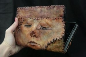 Эту одежду придумал маньяк Эд Гин, после него уже много раз пробовали этот стиль, но он как-то не приживался...