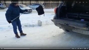 Что-то попахивает неправдежом !!!! Т.е. у силовиков есть инфа что у задержанного может быть взрывчатка и тип в джинсах и обычной каске на голове спокойно перемещает рюкзак с неизвестным содержимым..... Хотя извините, сразу не придал знаяения....он же на вытянутых руках при помощи какой то штуки это делает. Тогда всё нормально
Сапёрам это настоящим покажите.....пусть поржут.