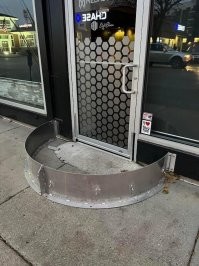 Имхо, это защита не от воды (там видны щели между стыками короба с домом), это защита от наледи, а главное от нанесенного снега, высота как раз на это указывает....