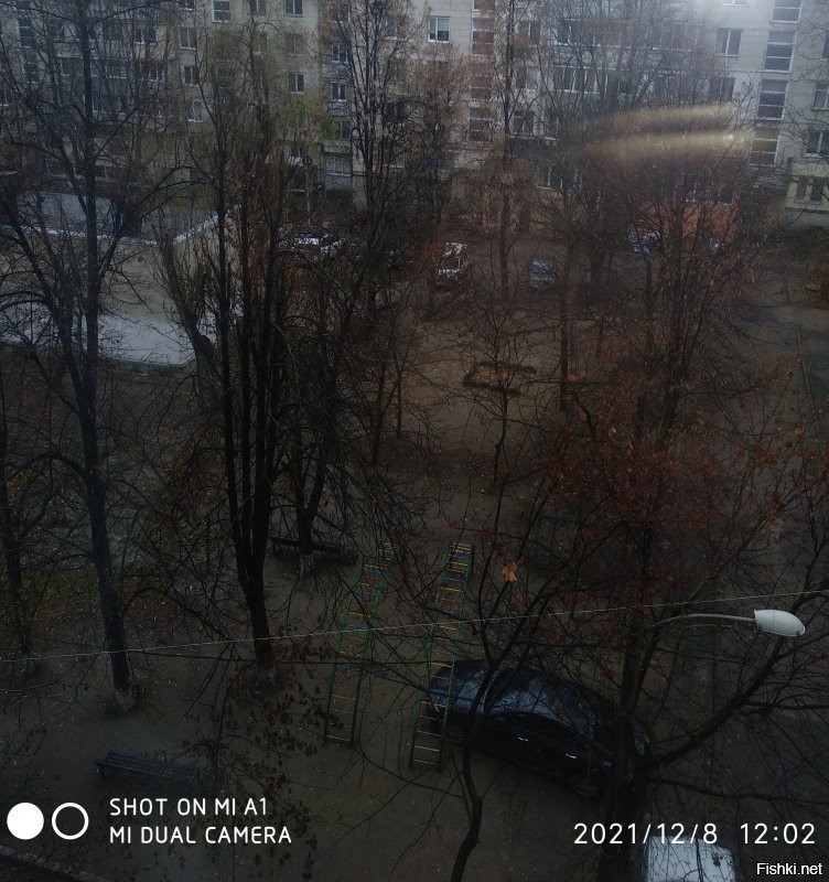 Я конечно тоже могу передать привет из Кишинева ~ но у нас дождик льёт :) а ты санки доставай ;) тебе везёт