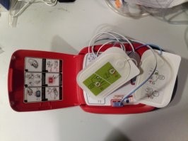 Вот кстати автоматический дефибриллятор