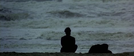 Не та сумма денег, с которой можно спокойно убежать из страны и начать новую беззаботную жизнь в другой стране (на отход и ноые документы значительная часть денег уйдёт, даже на покупку жилья там не хватит уже), ну либо до конца жизни гасится в своей стране, в каком-нить Мухосранске на съёмной хате.
Даже если очень экономно жить, лет за 10 она эти деньги просто проест и пропьёт, и потратит на съёмное жильё. А если ещё будет бездумно покупать всякие шубы и дорогие одеколоны с украшениями, так и на 5 лет не хватит.  А что-то серьёзное не купишь, документы нужны. Дилемма Остапа.
Хотя, может  эта дама так далеко не думает, или у неё билет в один конец как в фильме "Достучаться до небес".