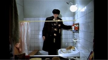 - Штат Флорида - Запрещается принимать душ голым.
Ну, как скажите.....