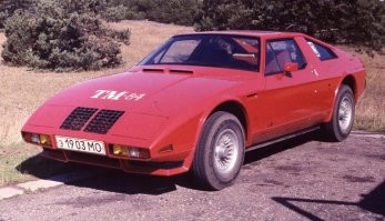 А еще был фильм "Испытатели", в котором одним из главных героев был самодельный автомобиль "Юна"