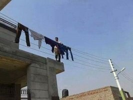 Если повесить вещь между нулевым проводом и фазой,  она высохнет заметно быстрее