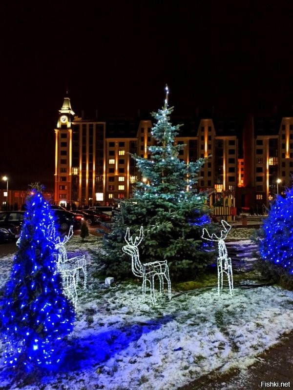 Кроме Глостера с сыром ни об одном городе даже близко не слышала. Это такие местечковые типо знаменитые события и достопримечательности. Вон даже мой Зеленоградск тоже знаменит. Это город котов. И есть даже занесённая в книгу рекордов должность котошефа. И её показывали даже по телевизору. 
 И он же рождественский, т.е. Новогодний. А ещё это просто красивый город у моря. Очень популярный у туристов во все времена года. А ещё буквально на днях у нас было кино и немцы! ну снимали кино, нагнали техники... Местным весёлый аттракцион. туристы замучились фотографировать.))))