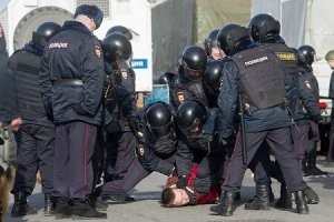 хм...вы считаете что бандиты"в законе"  чем то лучше просто бандитов?