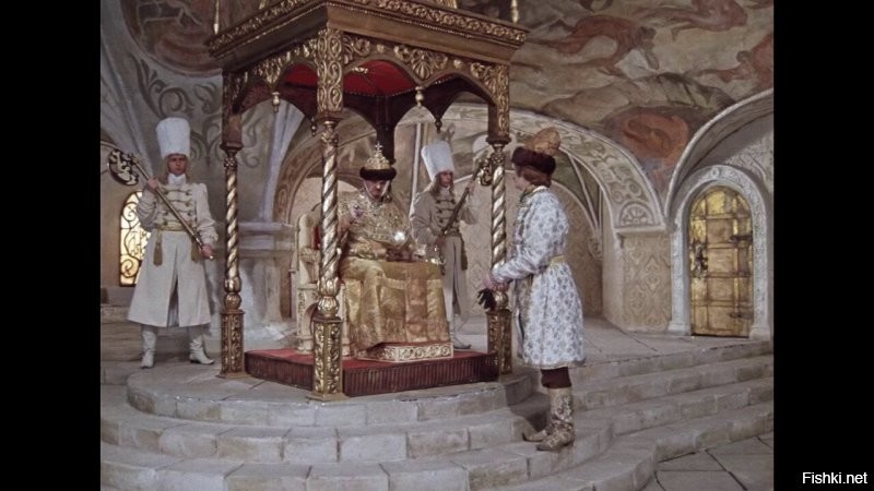 "Конвой" возле царского трона - рынды.