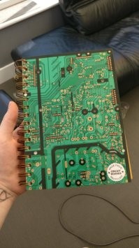 ...Этот блокнот сделан из переработанных печатных плат...
Вранье! Эту плату никогда не запаивали!