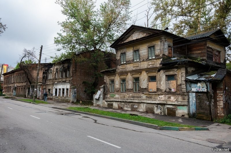 НН. Ул. Гоголя
Улица Гоголя появилась на карте Нижнего Новгорода давно   еще в 17 веке   и называлась тогда Телячьей. А вот в 1909 году улица получила свое нынешнее название в честь Николая Васильевича Гоголя. Таким образом в нашем городе отметили 100-летний юбилей великого писателя.
