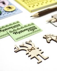 Был там, очень живописные окрестности. Дракон действительно впечатляет. Из недостатков.. очень много людей и отвратительного вида мёрч. На память о вот таком драконе, вы можете купить вот такой магнитег.