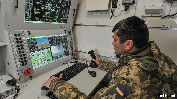 Раскрыто новое место базирования украинских беспилотников Bayraktar



Сообщалось, что беспилотные летательные аппараты (БПЛА) Bayraktar прибывают на линию соприкосновения с двух районов. Полеты осуществляются из Харькова и Николаева.



Так, стало известно местоположение третьего комплекса управления БПЛА Bayraktar,  был зафиксирован полет беспилотника из района города Нежин. «Байрактары» запускаемые из Харькова патрулируют южную часть Донбасса, а дроны из Николаева разведывают северные районы. Судя по данным мониторинговых сервисов, беспилотники, базирующиеся в Нежине, выполняют миссии в западной части Донбасса. Несмотря на это, пока официально известно только об одном использовании Bayraktar с нанесением удара по цели на линии соприкосновения.



ЗЫ
На каждый украинский БПЛА Bayraktar найдется российский комплекс ПВО.