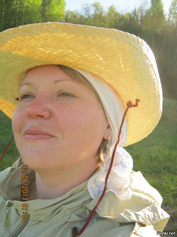 Ещё были неженаты, поехали мы на рыбалку на озера в Среднеивкино. Дело было в начале июня. Не знаю, как это называется на рыбачьем языке, но рыба чуть ли не с воздуха наживку хватала. Мы тогда 23 щучки разного размера выловили (моего обнесло, через день ещё раз поехал, 37  привез. Не вру ни единым словом). Даже я одну штуку поймала, думала, у меня крышу от выплеска адреналина снесет)) но я рыбачкой так и не стала, хотя воспоминания бесподобные. Так вот, там была дама на лодкн, я за ней по наблюдала, она рыбу таскала со скоростью не меньше, чем по штуке за 3-5 минут.  Безусловный лидер. 
Фото улова нет, т.к. телефоны к вечеру у обоих "умерли", а вот с озера остались. Самые красивые места, которые я видела.