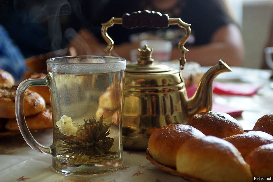 Утро кипеть. Горячий чай. Чайник с чаем. Осеннее чаепитие. Чай с пирожками.